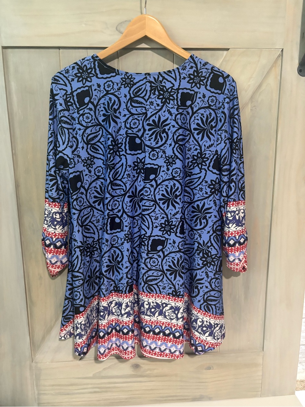 Blue Floral Top with V-Front Gold Embellishment - Picture 6 of 7